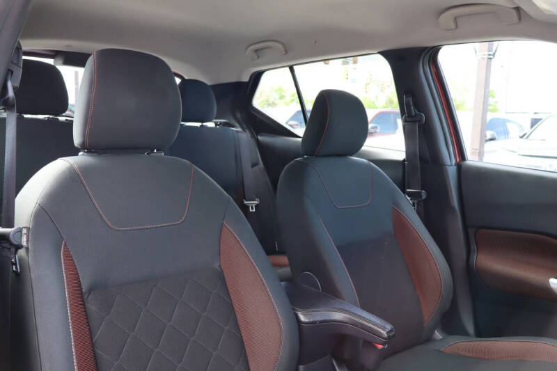 2020 Nissan Kicks SR