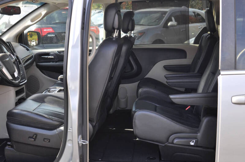 2015 Chrysler Town and Country Touring