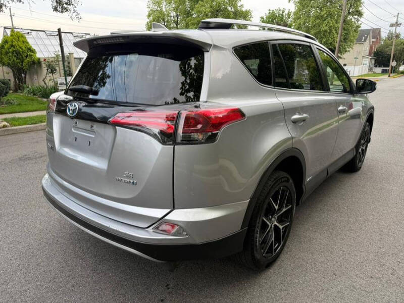 2017 Toyota RAV4 Hybrid SE