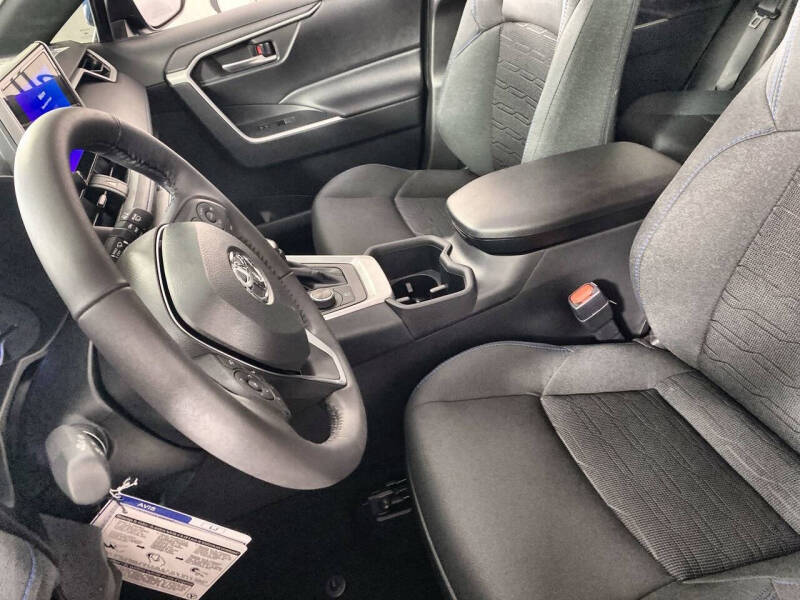 2024 Toyota RAV4 Hybrid SE