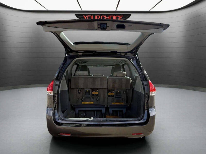 2013 Toyota Sienna L 7-Passenger