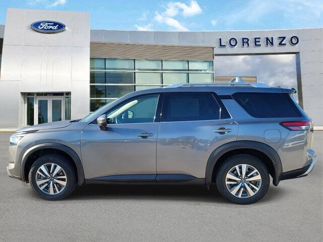 2024 Nissan Pathfinder SL