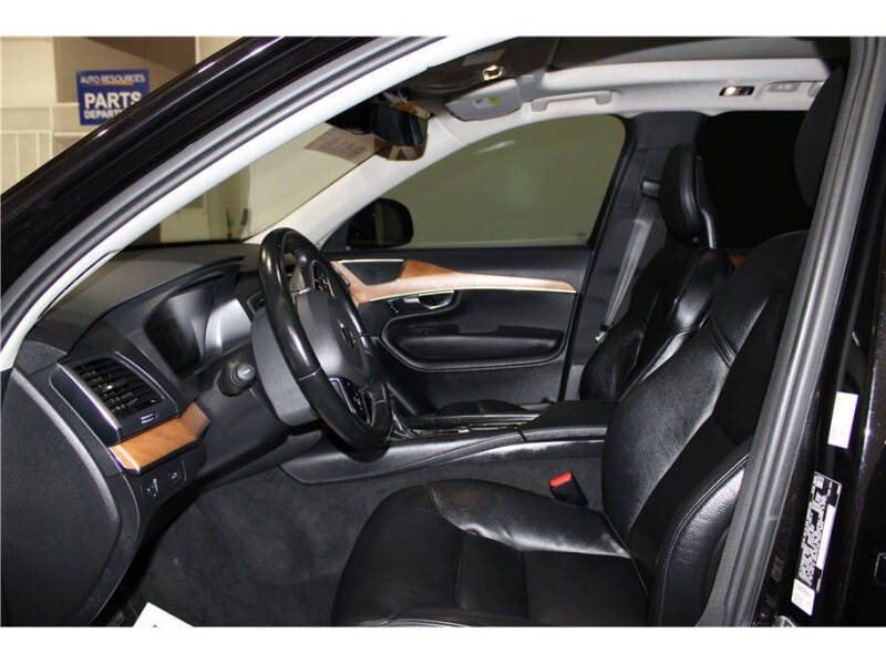 2021 Volvo XC90 T5 Momentum