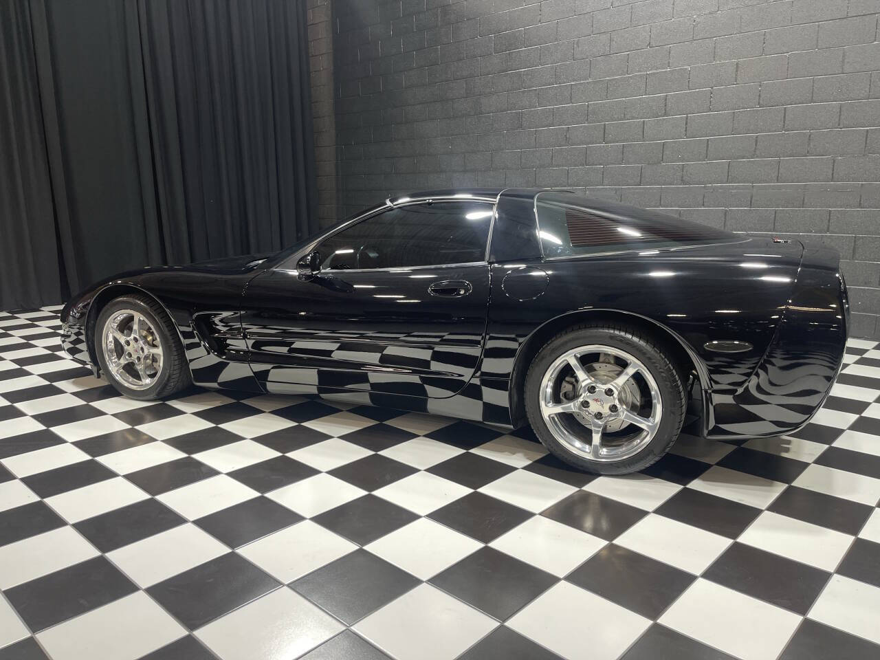 2004 Chevrolet Corvette 8