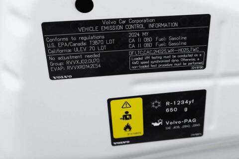 2024 Volvo XC60 B5 Core Dark Theme