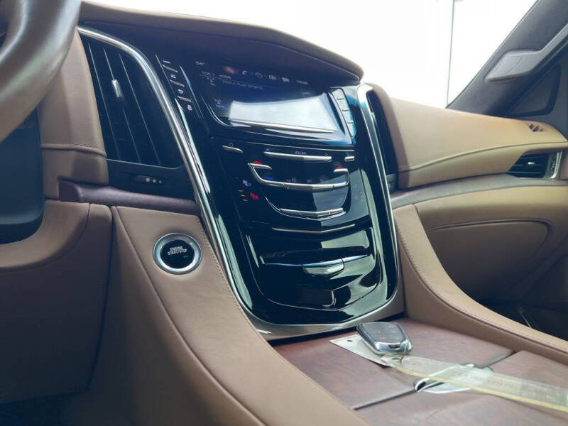 2017 Cadillac Escalade ESV Platinum