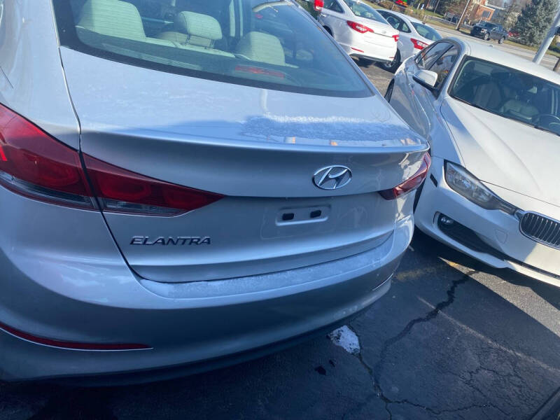 2017 Hyundai Elantra SE photo 1