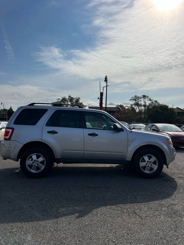 2011 Ford Escape XLT photo 9