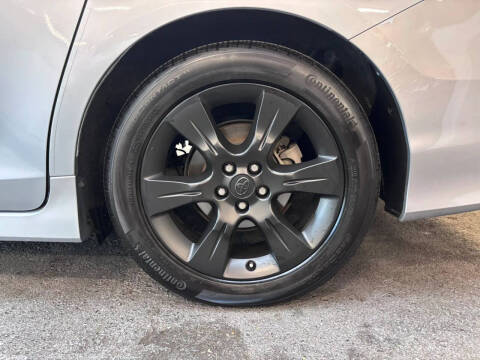 2013 Toyota Sienna SE 8-Passenger