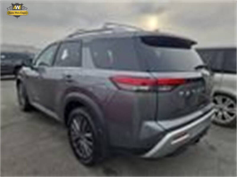 2024 Nissan Pathfinder SL