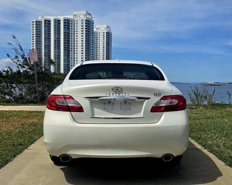 2012 Infiniti M37