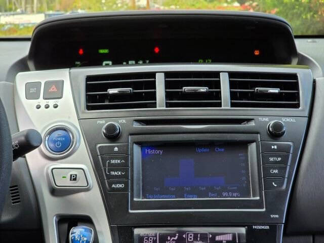 2013 Toyota Prius v Five