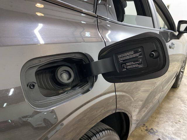 2025 Volvo XC60 B5 Core Dark Theme