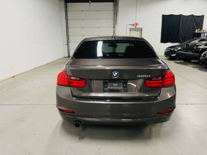 2013 BMW 3 Series 320i