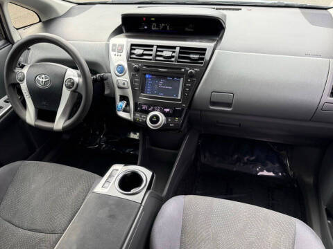 2013 Toyota Prius v Two