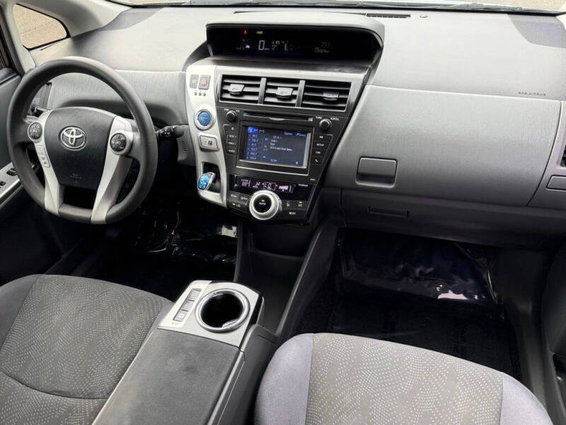 2013 Toyota Prius v Two