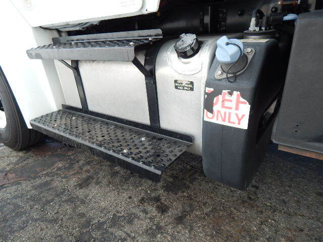 2014 Freightliner M2 106