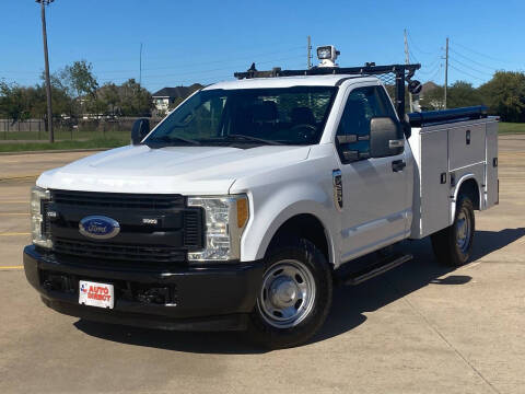 2017 Ford F-250 Super Duty for sale at AUTO DIRECT Bellaire in Houston TX