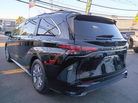 2022 Toyota Sienna XSE 7-Passenger