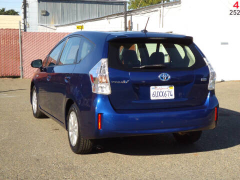 2012 Toyota Prius v Three