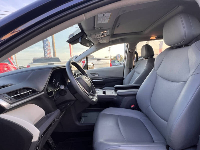 2021 Toyota Sienna XLE 8-Passenger
