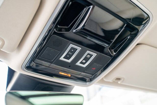 2017 Land Rover Range Rover 28