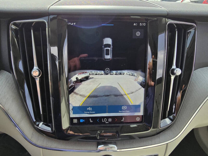 2025 Volvo XC60 B5 Plus Dark Theme