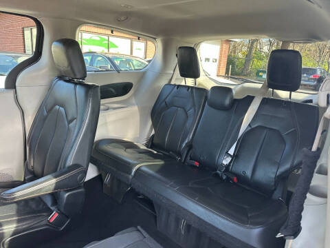 2017 Chrysler Pacifica Touring-L Plus