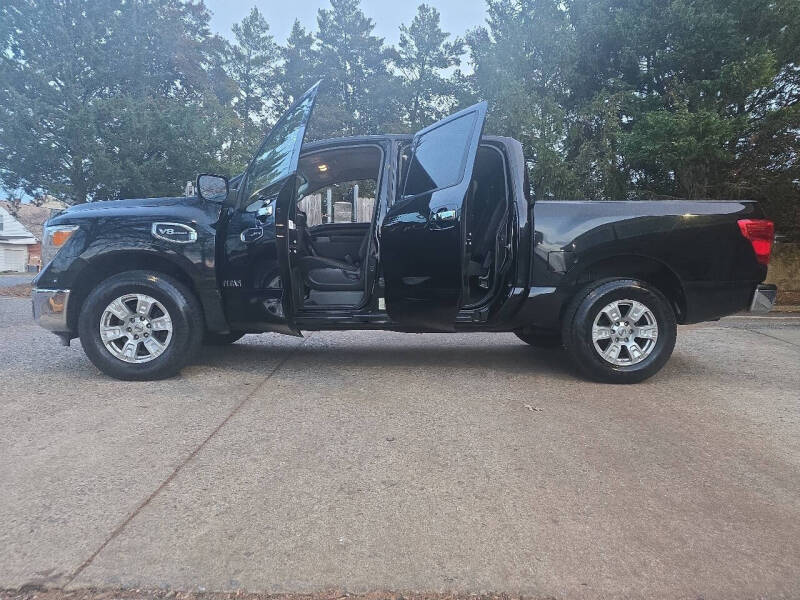 2017 Nissan Titan SV