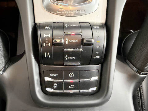 2013 Porsche Cayenne GTS
