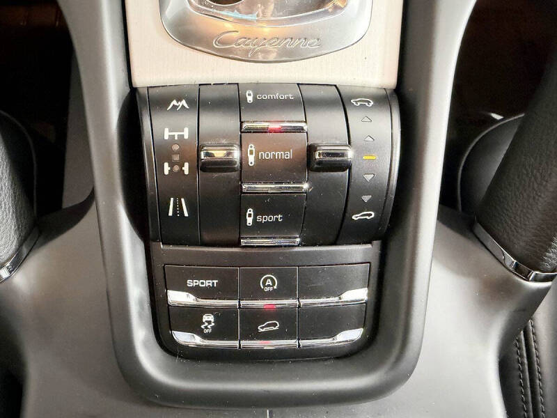 2013 Porsche Cayenne GTS