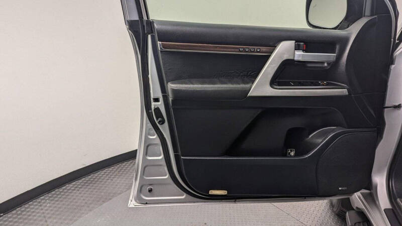 2017 Toyota Land Cruiser