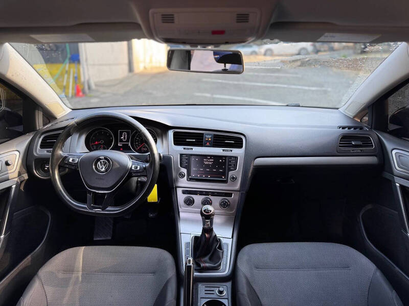 2016 Volkswagen Golf TSI S