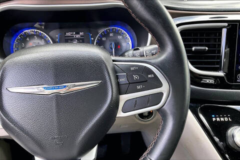 2017 Chrysler Pacifica Touring-L