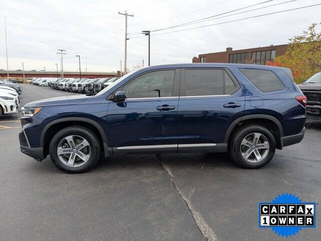 2023 Honda Pilot EX-L w/Rear Captain's Chairs
