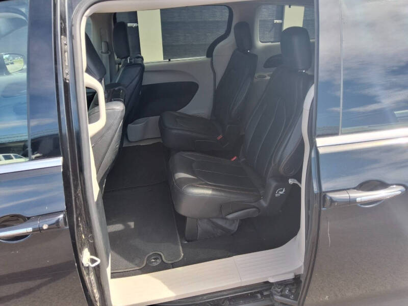 2017 Chrysler Pacifica Touring-L Plus