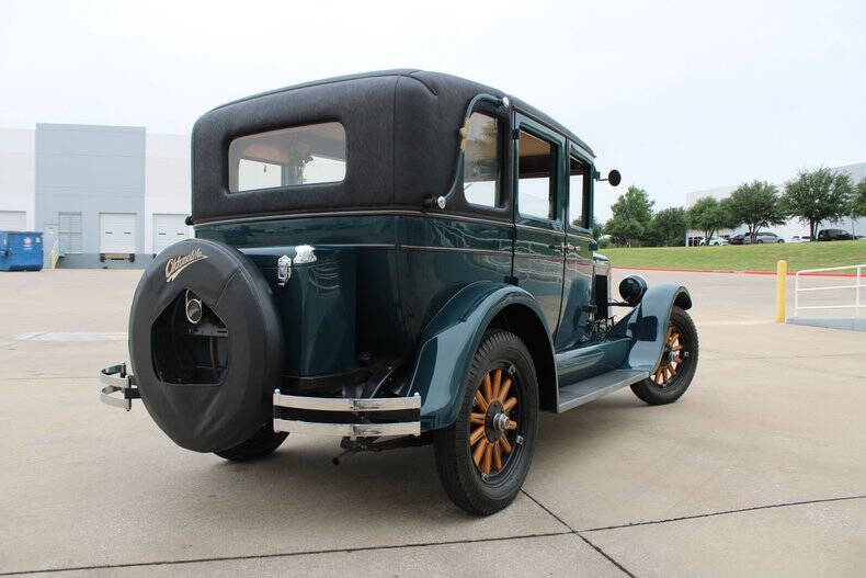1927 Oldsmobile Sedan