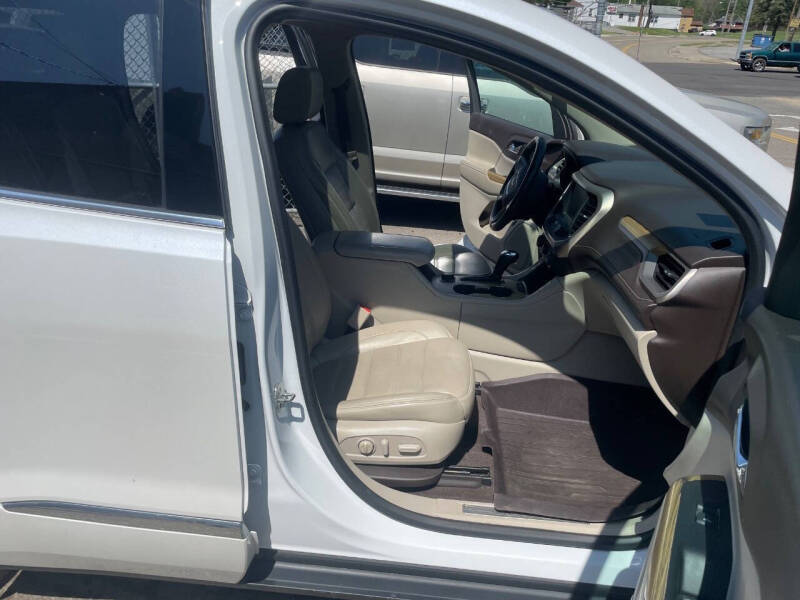 2017 GMC Acadia Denali