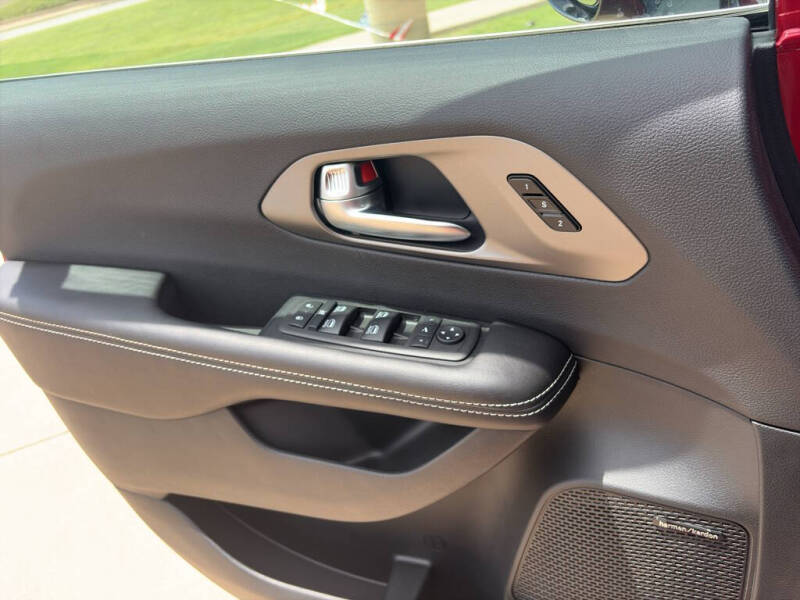 2027 Chrysler Pacifica Limited