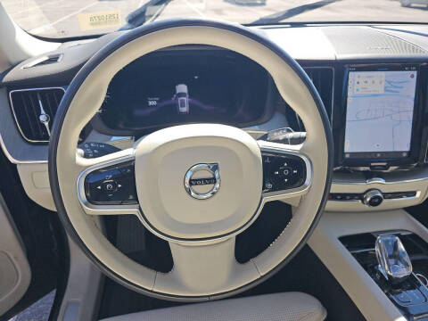 2024 Volvo XC60 B5 Ultimate Dark Theme