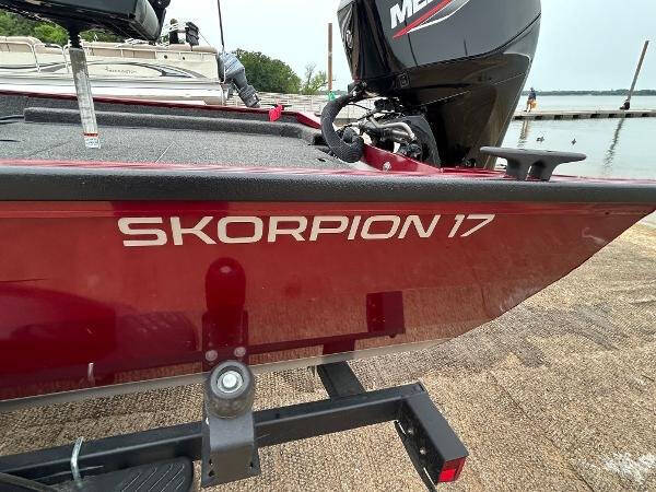 2022 Lowe Boats Skorpion 17