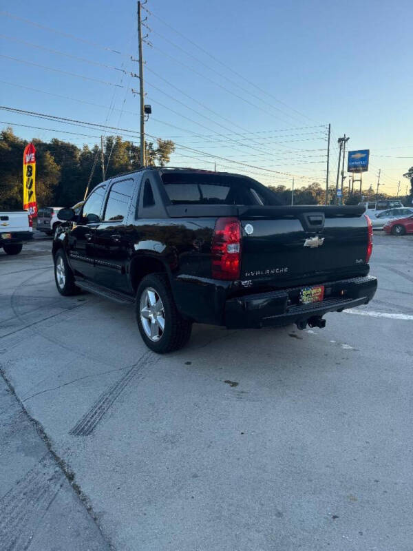 2011 Chevrolet Avalanche LT