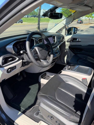 2023 Chrysler Pacifica Touring L
