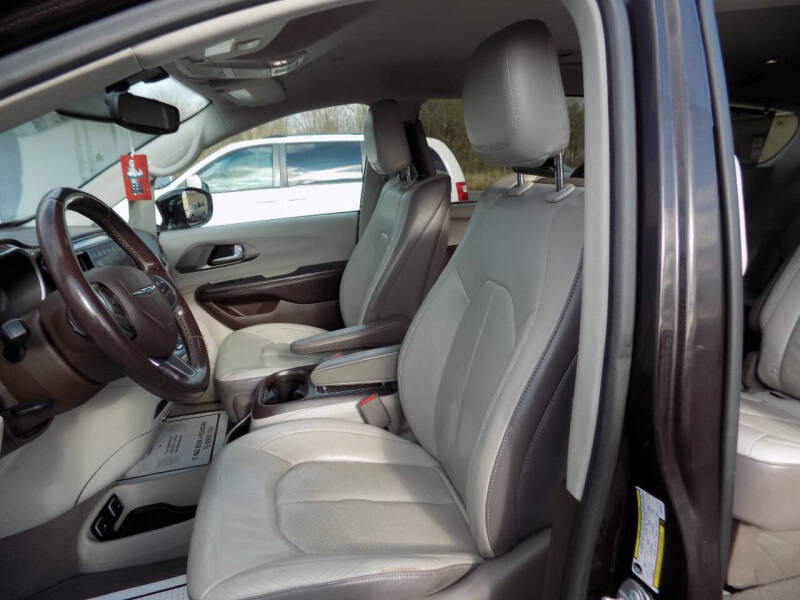 2017 Chrysler Pacifica Touring-L Plus