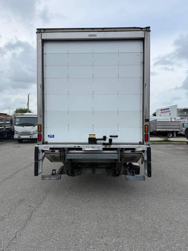 2023 Peterbilt 220