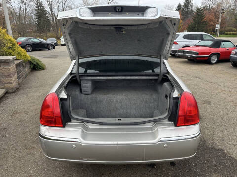 2003 Lincoln Town Car Cartier