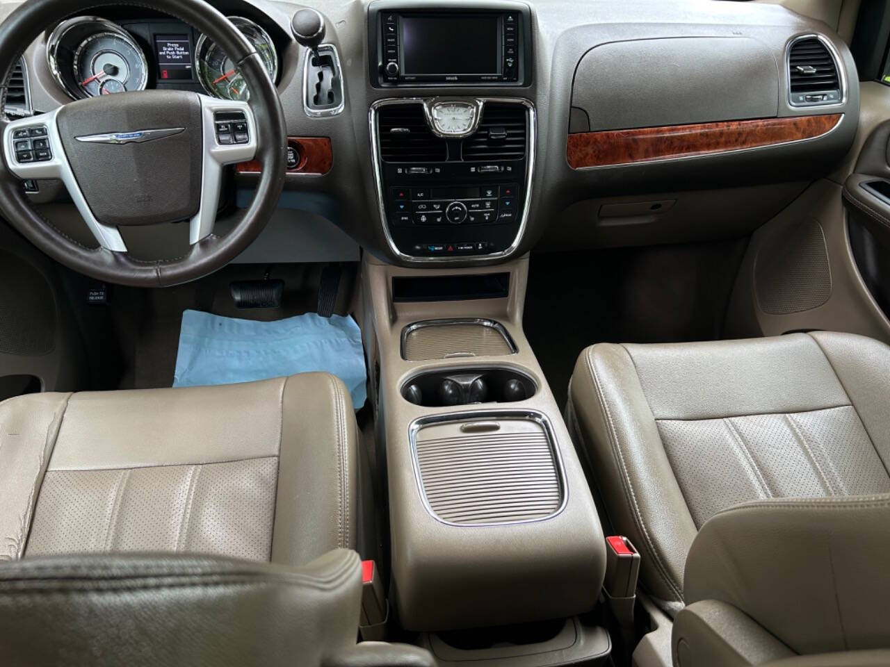 2014 Chrysler Town and Country for sale at Quality Cars Of South Elgin in South Elgin, IL