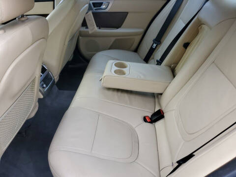 2015 Jaguar XF 2.0T Premium