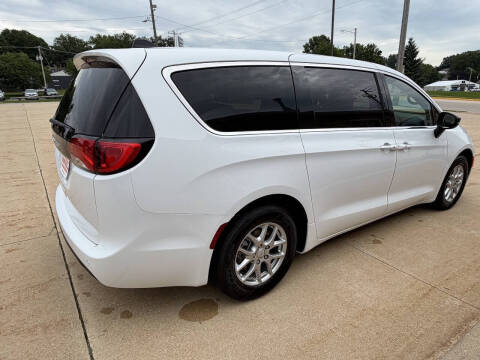 2027 Chrysler Pacifica LX