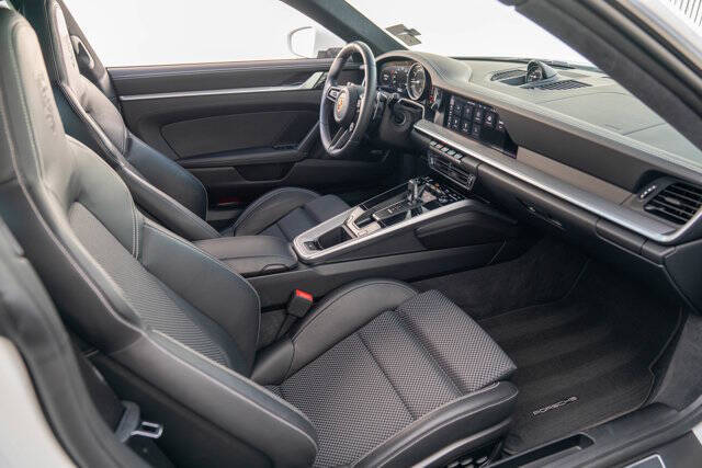 2020 Porsche 911 39